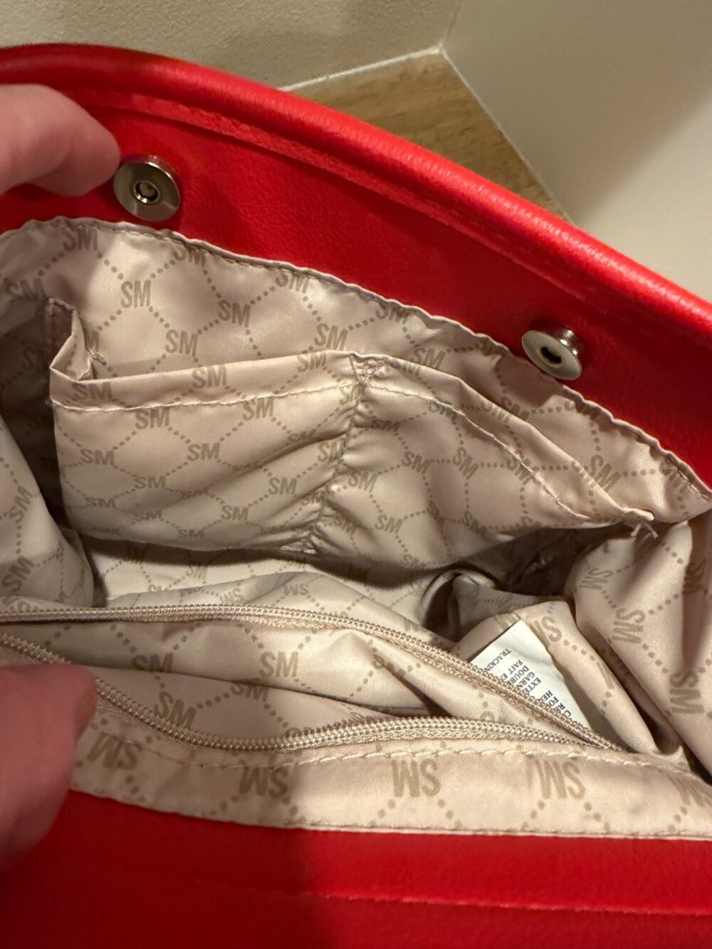 Steve Madden Red Crossbody Bag Webbed Guitar Logo Strap Like New - Picture 9 of 11